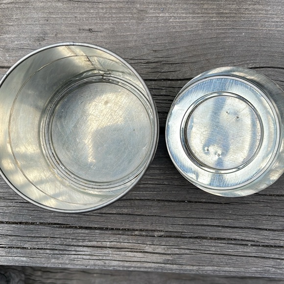 Set of 2 Retro Avocado Green Metal Kitchen Canisters With Grape Motif - Picture 15 of 16